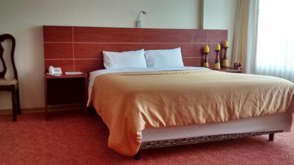 Hotel Flor De Los Andes Tulcán Buitenkant foto