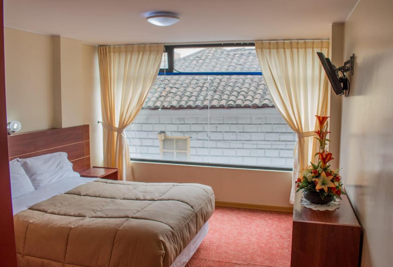 Hotel Flor De Los Andes Tulcán Buitenkant foto