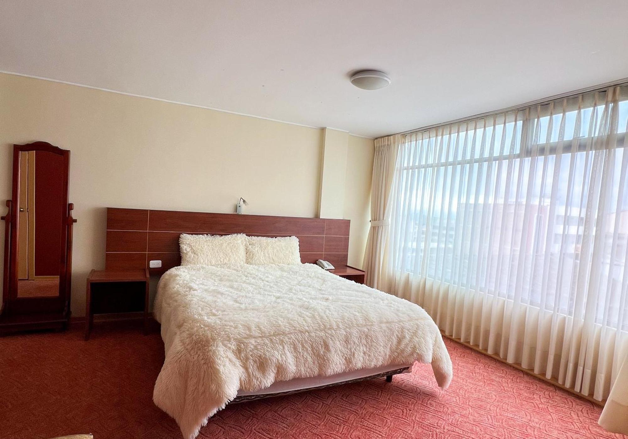 Hotel Flor De Los Andes Tulcán Buitenkant foto